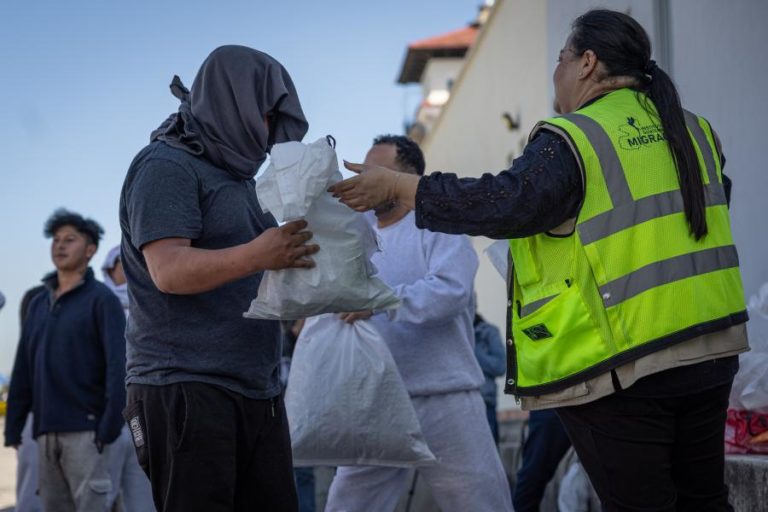Últimos deportados de 2024 chegam à Guatemala desde os EUA com medo de Trump