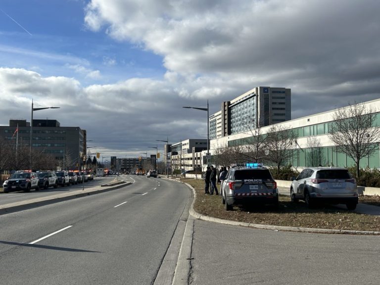 Polícia morto: Detetive da polícia de Toronto morre em serviço