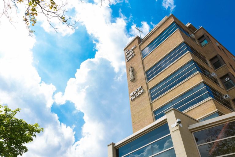 Saúde: Toronto St. Joseph Hospital suspende serviços devido a problema nas caldeiras