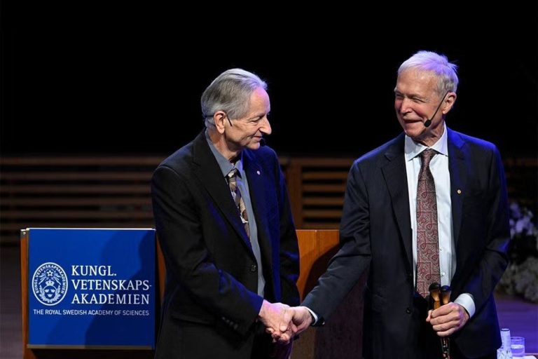 Distinção: Professor britânico-canadiano recebe Prémio Nobel da Física