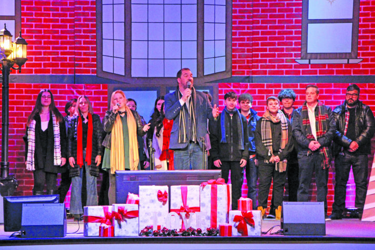 ‘Presente de Natal’: Musical na Igreja Novas de Alegria derrete corações