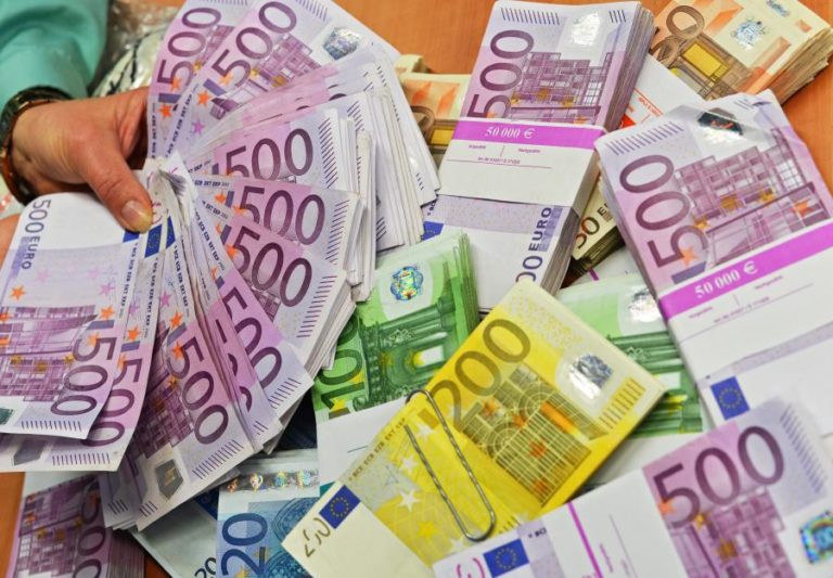 Dívida recua na zona euro e sobe na UE no 3.º trimestre com Portugal no top das quebras