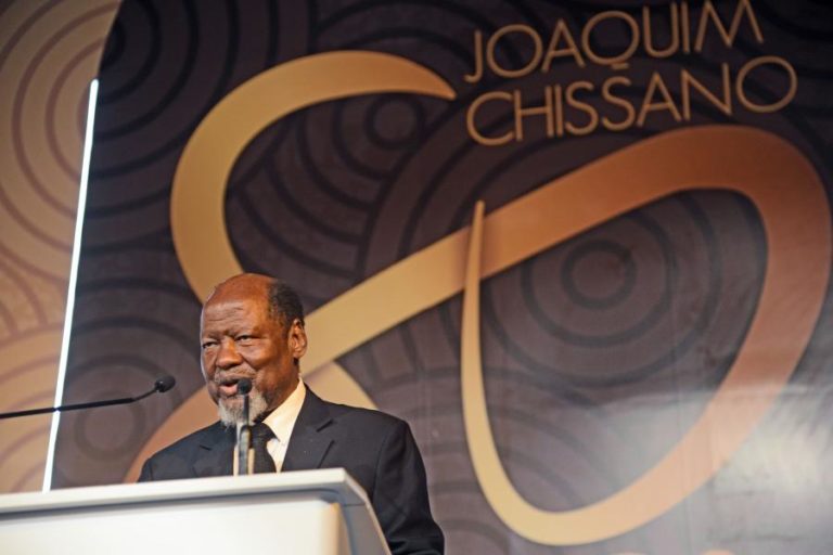 Ex-PR Chissano reconhece que há “muitas coisas que não estão bem” em Moçambique