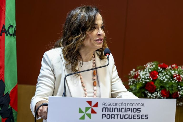Presidente da ANMP diz estar na altura de discutir eliminação de mais portagens