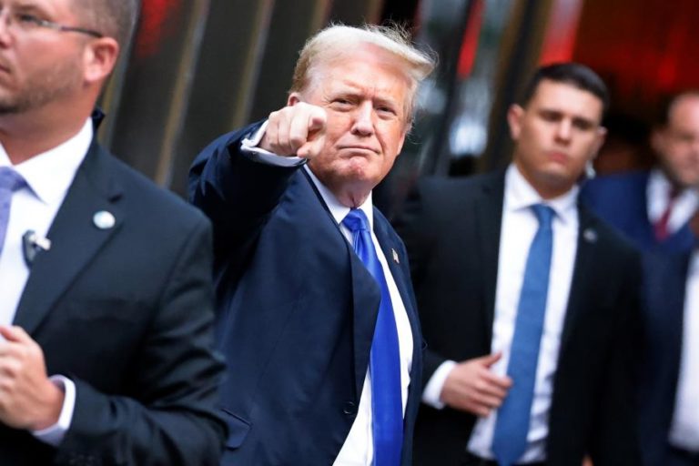 Trump pede cancelamento de sentença sobre caso de pagamento a atriz de filmes porno