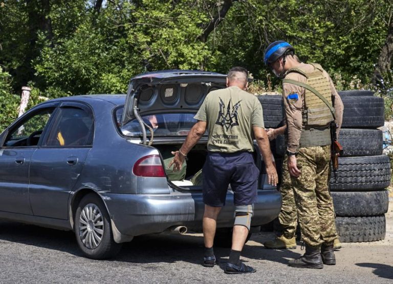 Polícia ucraniana realiza mais de 600 buscas contra redes de refratários militares