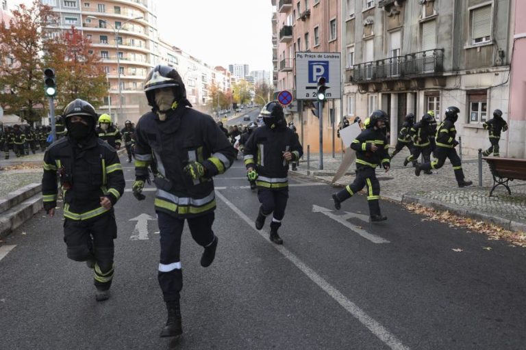 Governo e sindicatos dos bombeiros sapadores regressam hoje às negociações
