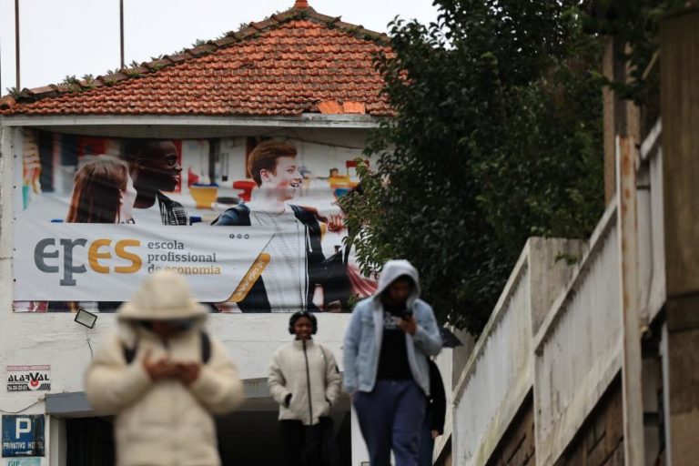 Estudantes de PALOP acusam escola do Porto de racismo, residências sobrelotadas e atrasos nas bolsas
