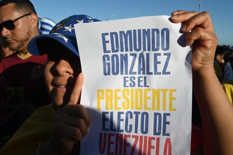 Oposição venezuelana acusa Nicolás Maduro de consumar “golpe de Estado”