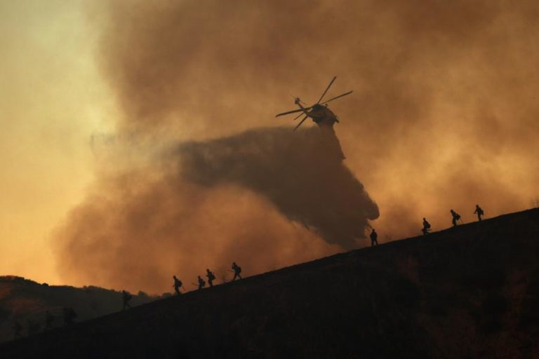 Novo balanço dos incêndios em Los Angeles aponta para pelo menos dez mortos