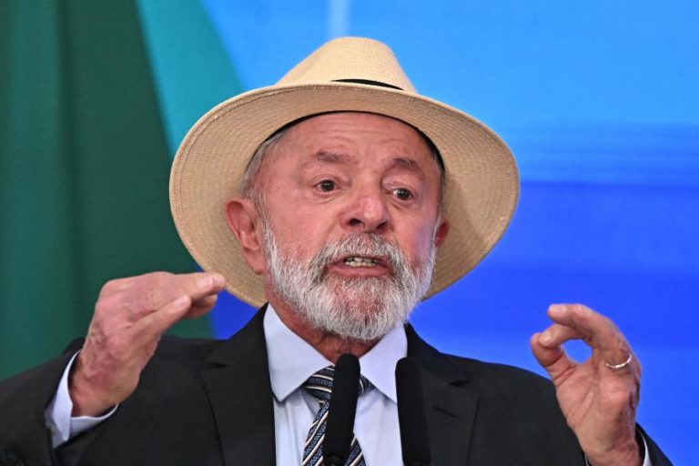 Diplomacia brasileira convoca representante dos EUA para discutir deportações