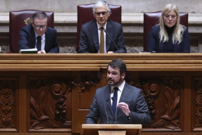 PS acusa Montenegro de “manobra de diversão” ao responsabilizar Governo PS sobre diretor do SNS