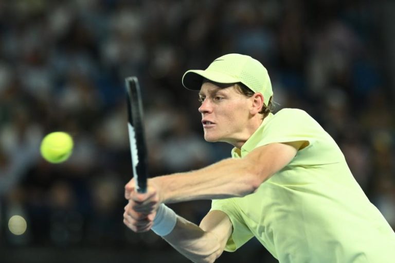 Sinner derrota Shelton e junta-se a Zverev na final do Open da Austrália