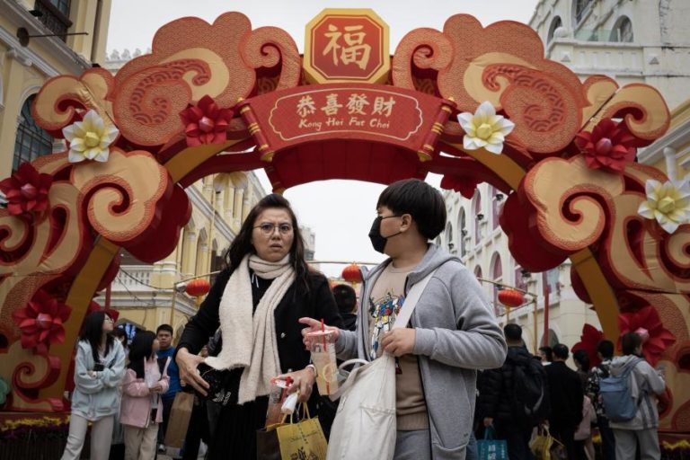 Longe dos casinos de Macau, à procura da prosperidade no Ano Novo Lunar
