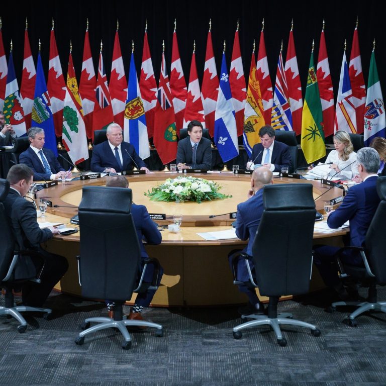 Ameaça de tarifas: Retaliação do Canadá será conhecida após anúncio formal de Trump