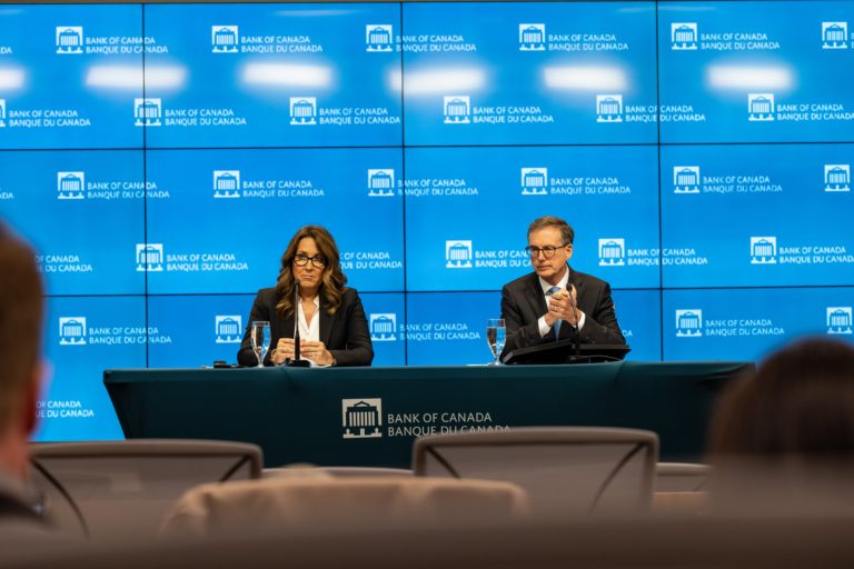 Economia: Banco do Canadá baixa taxa de juro para 3%