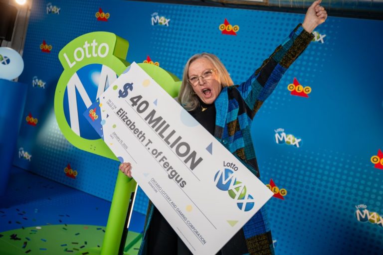 Lotaria: Mulher de Ontário ganha 40 milhões de dólares da Lotto Max