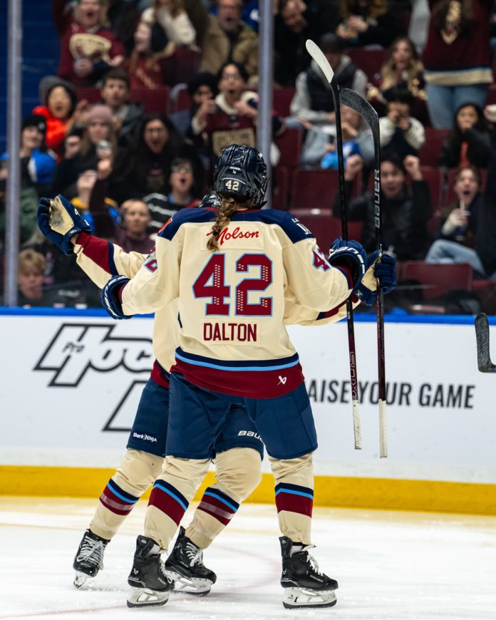 B4-03- VT DESTAQUES DESPORTO CANADA RS 011024