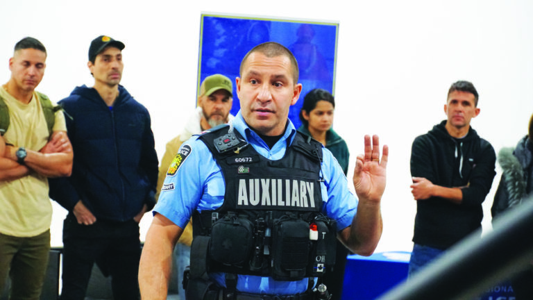 Emprego: Lusófonos exploram carreira policial em evento em Toronto
