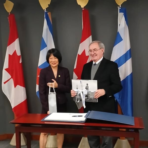 Política: José Cesário visita portugueses em Toronto e London