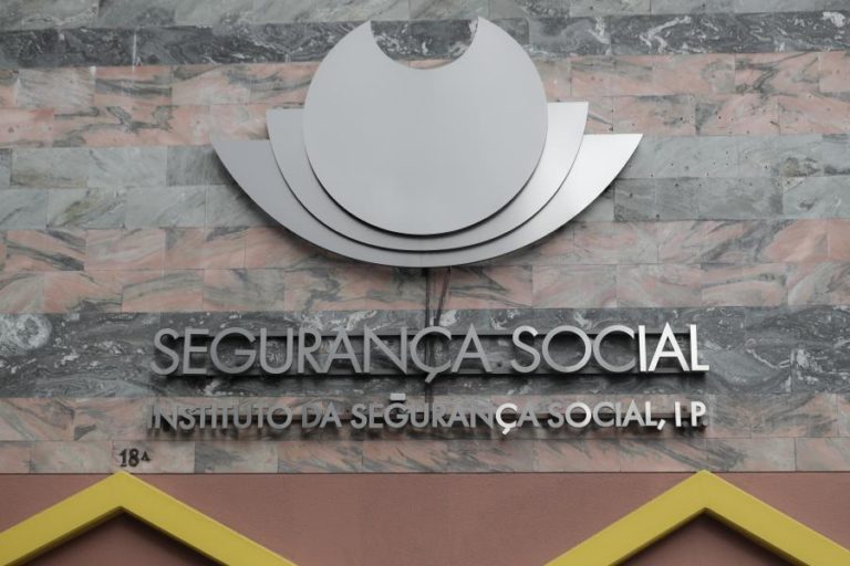 Pensões da Segurança Social pagas hoje com acerto do IRS de janeiro