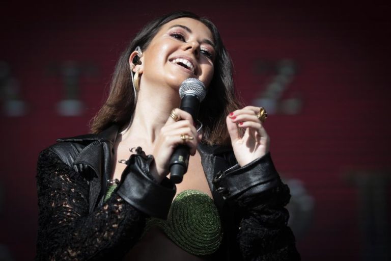 Beatriz Rosário mostra-se “mais pop e urbana” em novo álbum “Alfa”