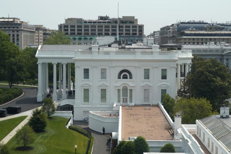 Casa Branca prepara corte de milhares de postos de trabalho no setor da saúde