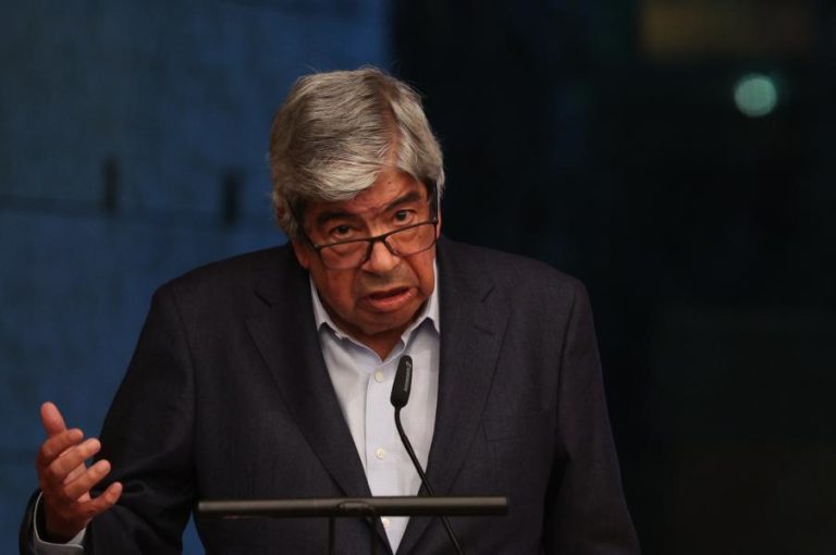 Ferro Rodrigues acusa André Ventura de calúnia e cobardia e admite processá-lo