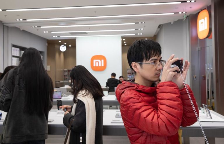 Valorização das ações da Xiaomi tornam fundador no homem mais rico da China