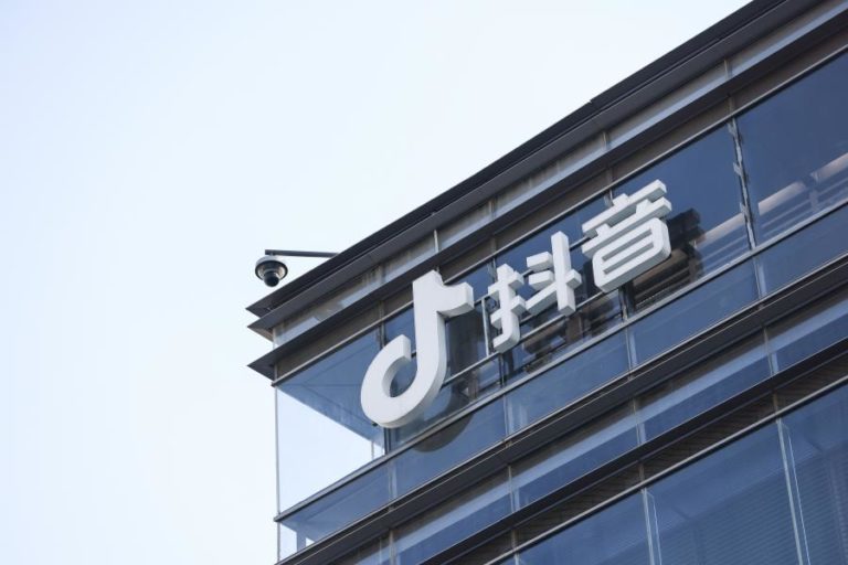 China condena dona do TikTok a pagar 11 milhões de euros por plágio de código