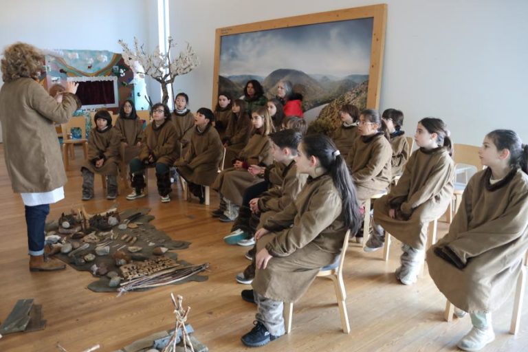 Museu do Côa leva crianças numa viagem no tempo ao longo de 25 mil anos de história