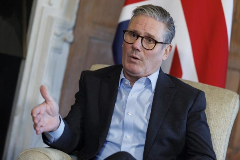 Starmer rejeita regresso do Reino Unido à UE mas quer ligação estreita com Europa