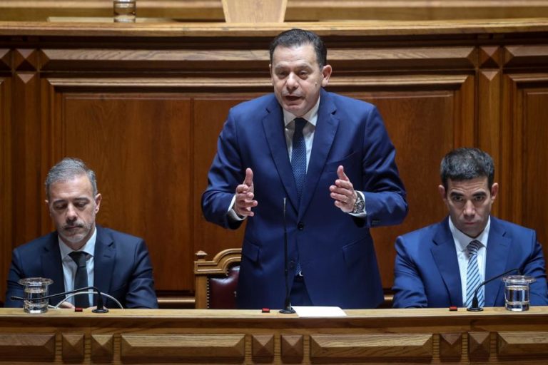 Constituição de empresas foi “uma imprudência” de Hernâni Dias, diz Montenegro