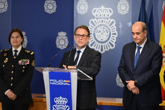 44369174.jpg