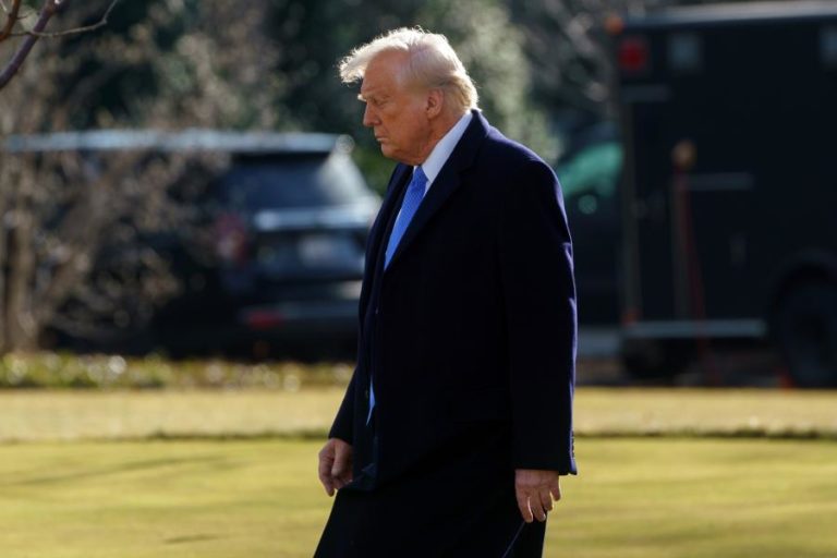 Chefe de gabinete federal dos EUA dedicado a denunciantes processa Trump por “demissão lilegal”