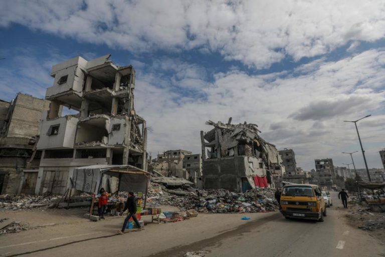 Autoridade Palestiniana firma acordo com ONU para limpar e construir abrigos em Gaza