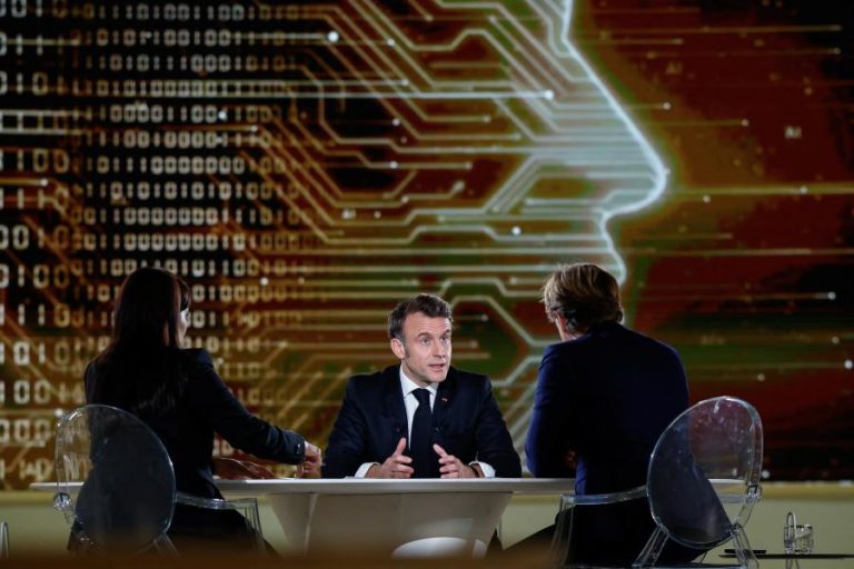 Presidente francês anuncia investimentos de 109 mil milhões em IA