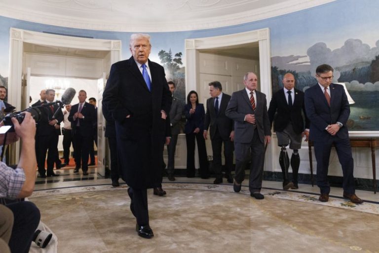 Juiz rejeita queixa contra plano de rescisões na função pública dos EUA