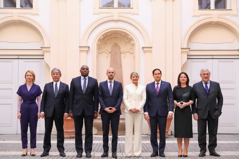 Relações internacionais: Canadá deve contribuir para a manutenção da paz na Ucrânia, diz Joly