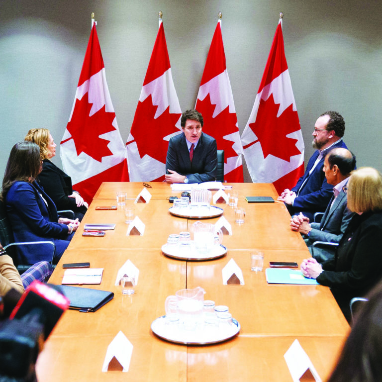 Guerra comercial: Trump adia para 1 de março imposição de tarifas ao Canadá