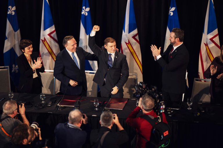 Política: Premier de Newfoundland renuncia em vésperas de eleições em Ontário