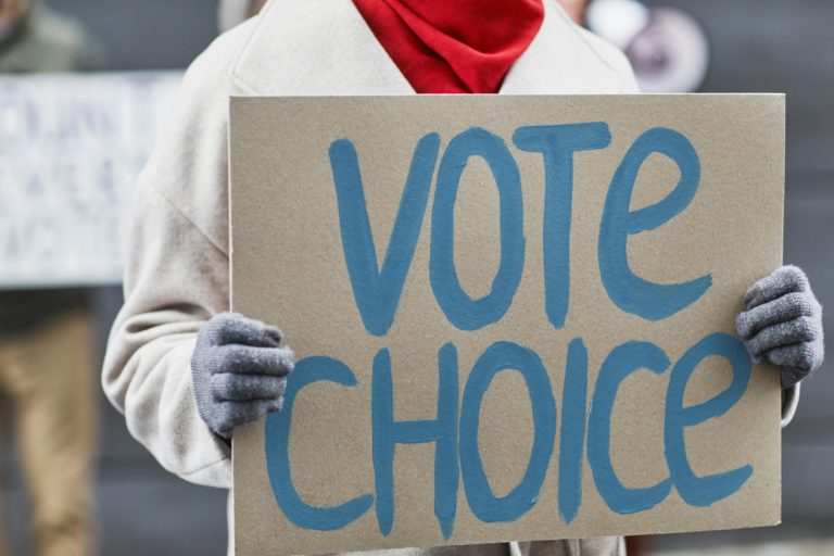 Política: Candidatos de Ontário fazem campanha em Toronto e Niagara