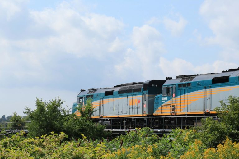 Mobilidade: 19 comboios da VIA Rail suprimidos após descarrilamento