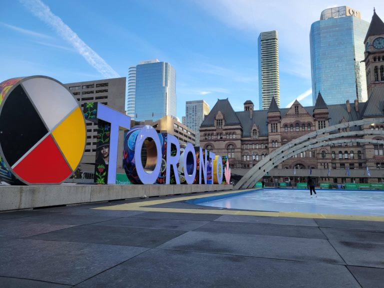 Finanças  Aprovado orçamento de Toronto que prevê subida de imposto predial