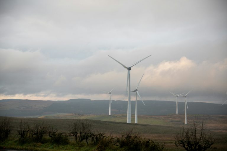 Inquérito: Regresso de Trump altera prioridades energéticas dos canadianos