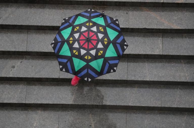 Todos os distritos do continente sob aviso amarelo devido à chuva
