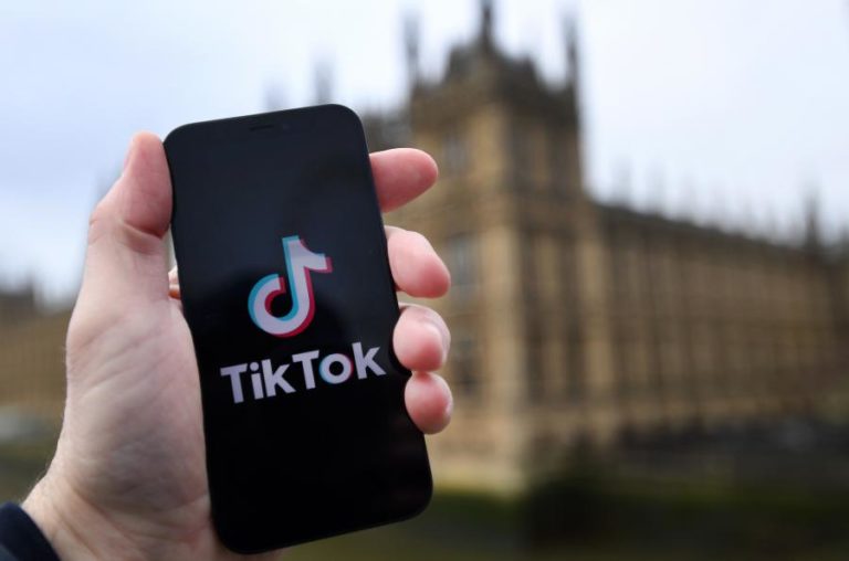 TikTok lança novas ferramentas para tornar “mais simples” supervisão dos pais