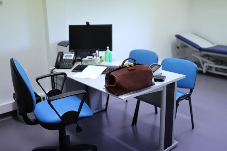 SNS vai poder contratar mais de 1.500 médicos até ao fim do ano