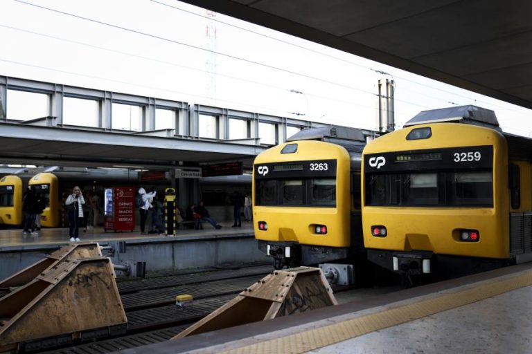 Circulação ferroviária interrompida entre Cais do Sodré e Algés à noite em abril e maio