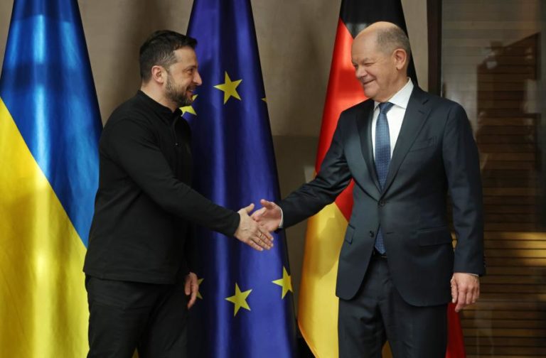 Zelensky destaca a Scholz importância de Trump para acabar com guerra “de uma vez por todas”